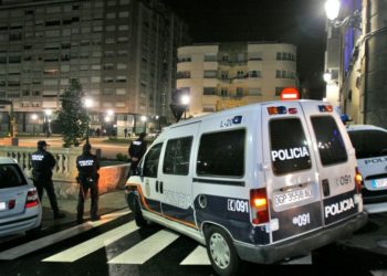 Balance del fin de semana en Vigo: 5 denuncias por fumar, 83 por no usar mascarilla y 26 por beber en la calle