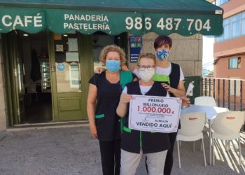 Un boleto que vale un millón de euros, sellado en el Cruceiro Café de Mos