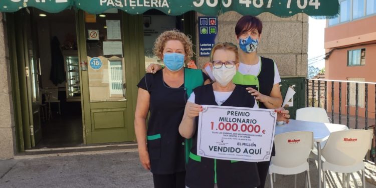 Un boleto que vale un millón de euros, sellado en el Cruceiro Café de Mos