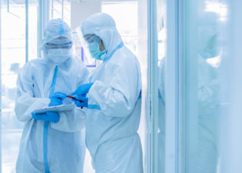 Los médicos gallegos tomarán medidas contra los facultativos que nieguen la existencia del Covid-19