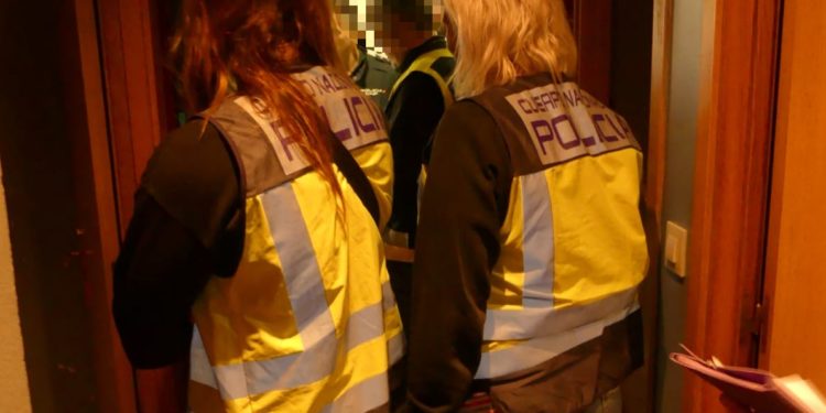 Detenida una pareja en Vigo por valerse de la necesidad económica de una mujer para prostituirla