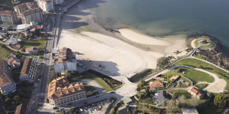 Fallece el niño herido en julio al lanzarse al mar en Baiona