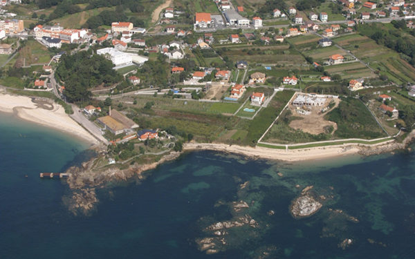 Fallece un hombre en una playa de Cangas