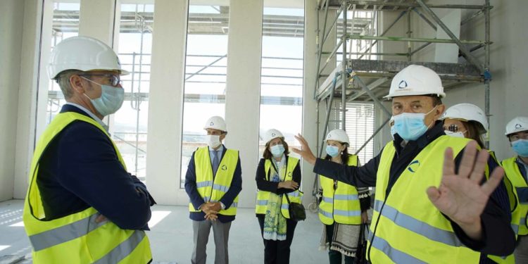 Caballero avisa de un nuevo retraso en la Ciudad de la Justicia y la Xunta mantiene el último plazo