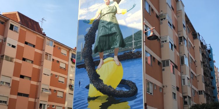 Vigo ya tiene a su ‘superabuela’: Eugenia, la bateeira que invoca a su particular dragón