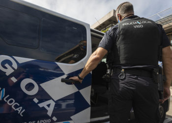 Huye en taxi tras atracar con un cuchillo una clínica de Vigo