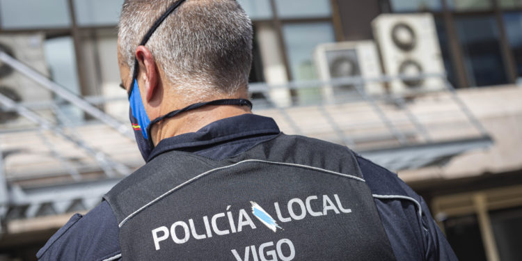 Detenido un negacionista en Vigo por abalanzarse sobre el policía que le iba a denunciar por no usar mascarilla