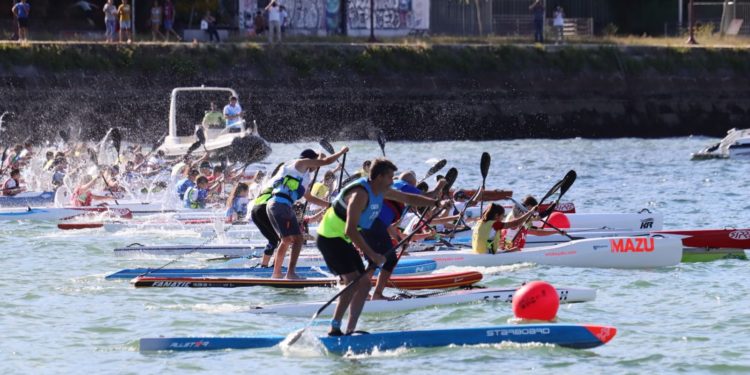 La Ría de Vigo reúne a 250 kayaks de mar
