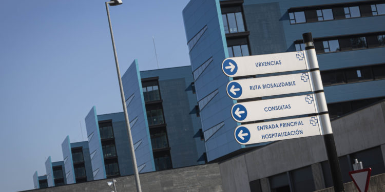 Dos nuevos ingresos por Covid-19 provocan un pico de hospitalizados en Vigo este verano