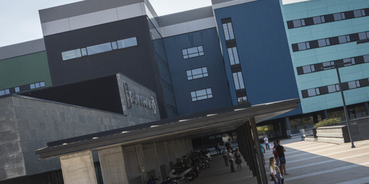 Treinta contagios más por Covid-19, tres hospitalizados, en el área sanitaria de Vigo