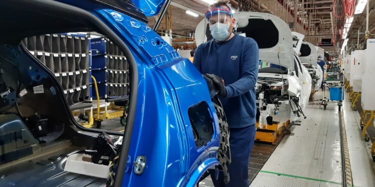 PSA y Fiat Chrysler modifican los términos de la fusión por la pandemia pero mantienen las fechas