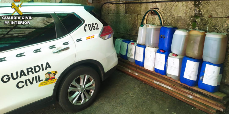 Detienen en Guillarei a un joven de Tomiño con 300 litros de gasoil robado en O Porriño