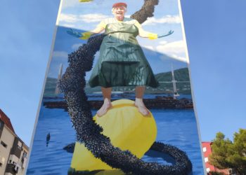 Vigo ya tiene a su ‘superabuela’: Eugenia, la bateeira que invoca a su particular dragón