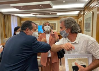 Caballero insta a los jóvenes a “que cooperen” para “no contagiar a los mayores”