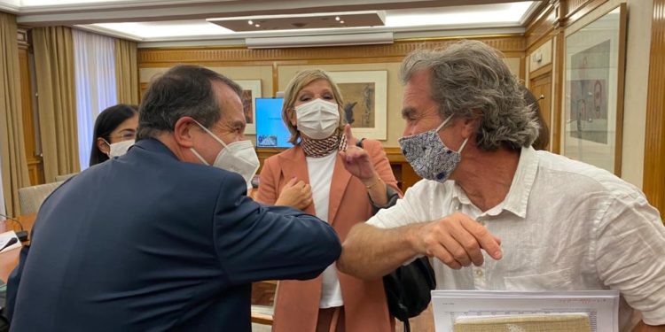 Caballero insta a los jóvenes a “que cooperen” para “no contagiar a los mayores”