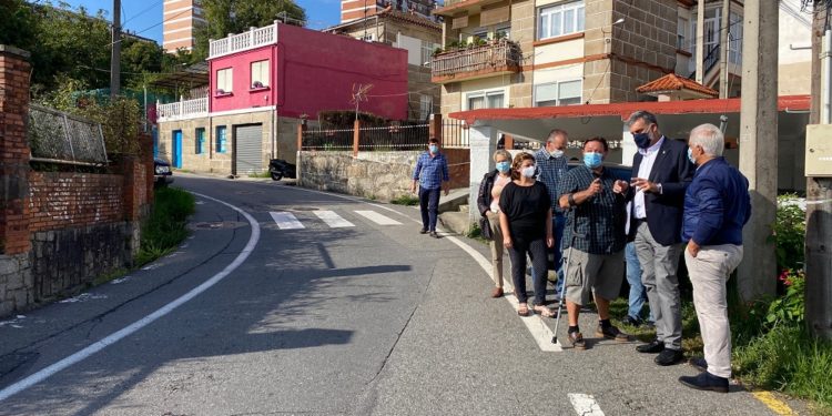 El PP se reúne con vecinos del Camiño da Barciela y denuncia problemas de seguridad vial