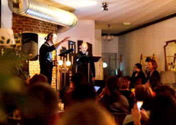 «De Viva Voz», actores que van más allá de la lectura y con parada segura en Vigo