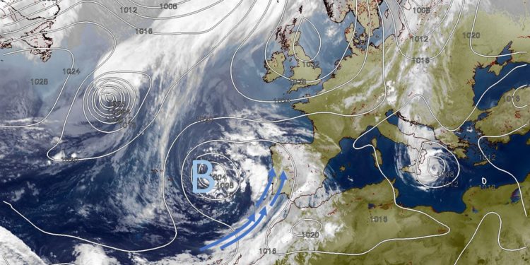 Una alerta amarilla por tormentas anticipa una despedida de verano pasada por agua en Vigo