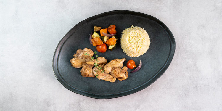 Escalopes de pollo con bulgur y verduras