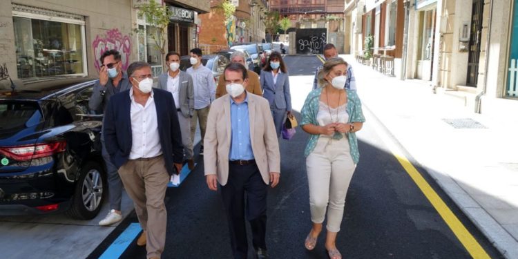 A «nova» rúa Heraclio Botana xa loce á espera da súa apertura ata García Barbón