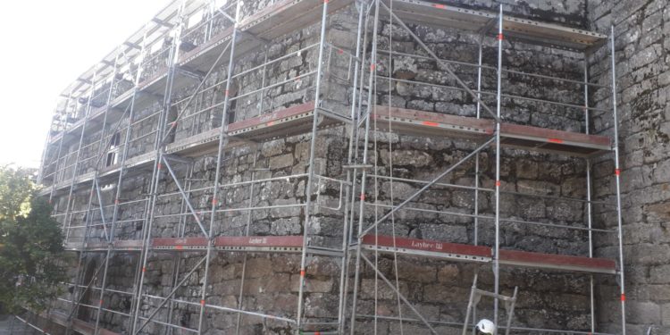Nova cuberta e fachada para o Castelo de Soutomaior
