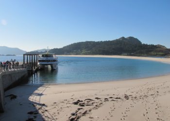 La Policía Local expulsa a tres jóvenes de las islas Cíes