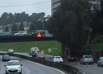 Excarcelan a un conductor tras sufrir un accidente de tráfico en Arquitecto Palacios