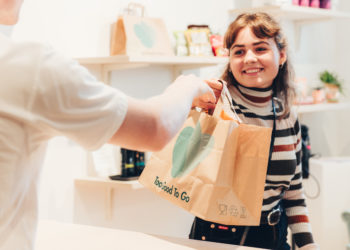 La lucha de Vigo contra el desperdicio alimentario: 1.300 packs salvados cada mes a golpe de clic