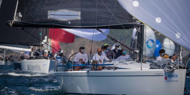 Baiona cierra una de las ediciones más disputadas del Trofeo Príncipe de Asturias