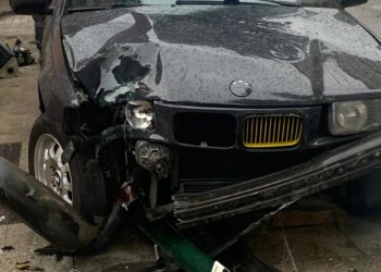 Un joven resulta herido en Vigo tras chocar con su coche contra un semáforo