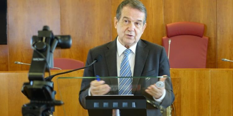 Caballero valorará cos servizos xurídicos recorrer a sentenza da Área Metropolitana de Vigo