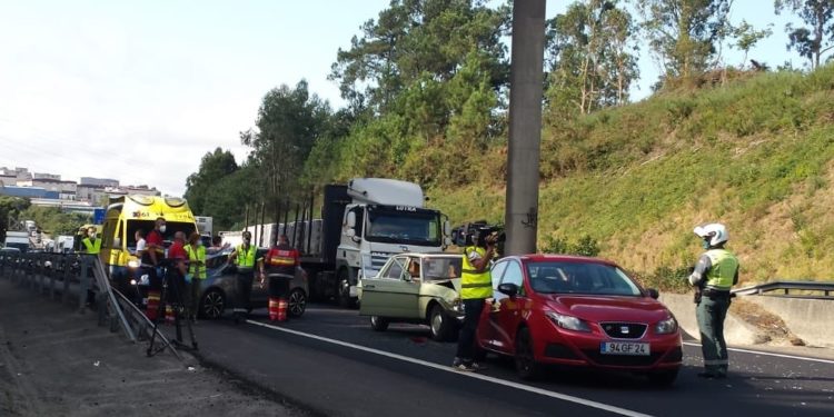 Una colisión múltiple en la AP9, con siete vehículos implicados, deja cuatro heridos en Vigo