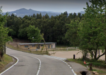 Un muerto en Vigo tras salirse de la vía y caer con su coche por un terraplén