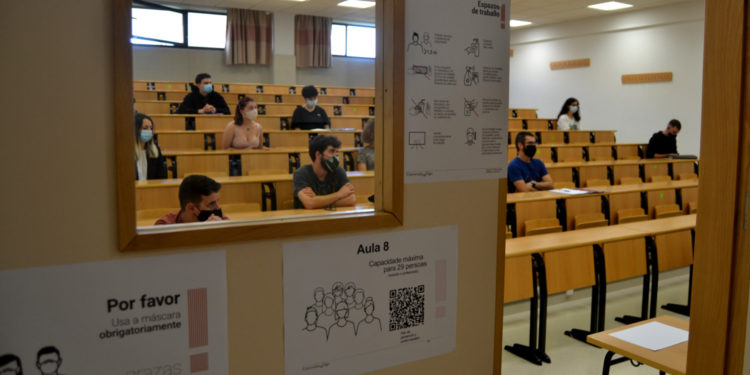 O alumnado da Uvigo comeza, lentamente, o regreso aos campus seis meses despois