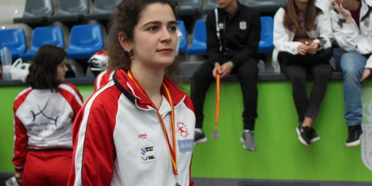 Judith Rodríguez inicia su andadura en la esgrima adaptada