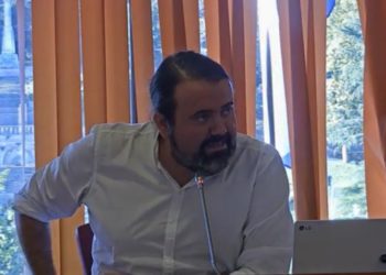 Marea de Vigo alerta aos comercios de que a nova tarifa da auga é “unha estafa”