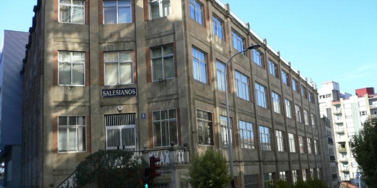 Aíslan a 24 alumnos y una docente del colegio Salesianos de Vigo tras un positivo en Covid-19
