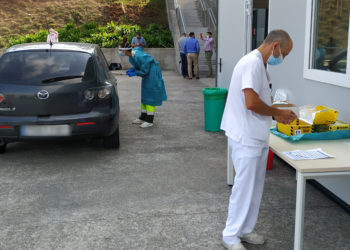 O Álvaro Cunqueiro estrea o segundo ‘auto-covid’ na área sanitaria de Vigo