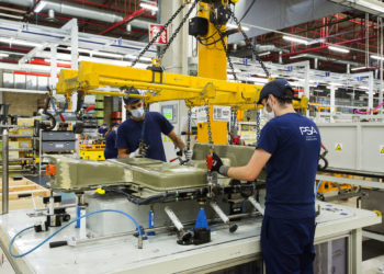 PSA Vigo implantará un cuarto equipo de trabajo en su taller de baterías, que ya produce 300 unidades diarias