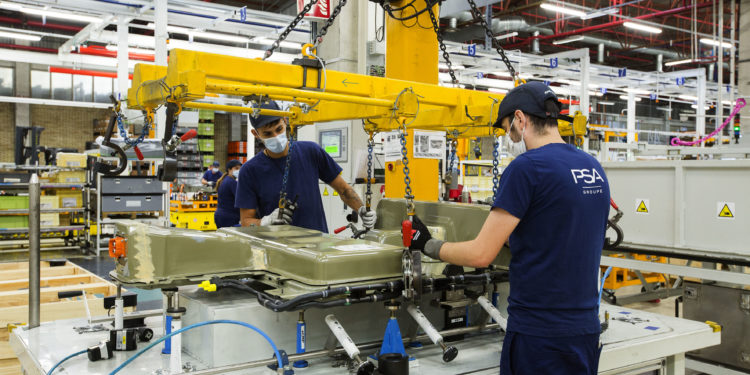 PSA Vigo implantará un cuarto equipo de trabajo en su taller de baterías, que ya produce 300 unidades diarias