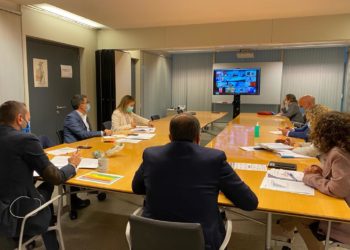 Sanidade limita a cinco personas las reuniones y declara el nivel 2 de restricciones en toda Galicia