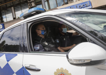 La Policía Local de Vigo interviene de madrugada en una fiesta en un piso y en un botellón