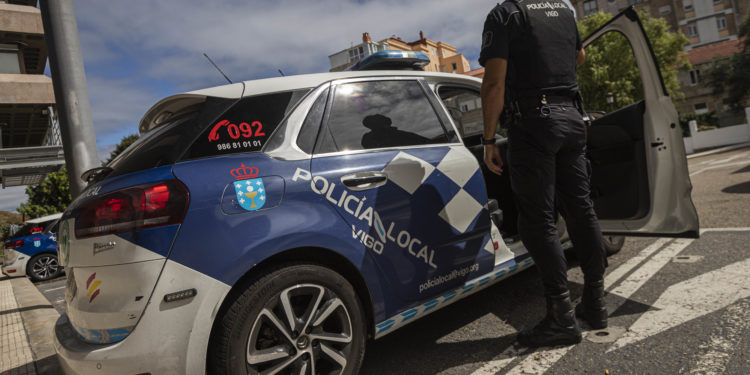 Detenidos dos ladrones en Vigo tras ser vistos hurtando una botella de gel hidroalcohólico de un bar