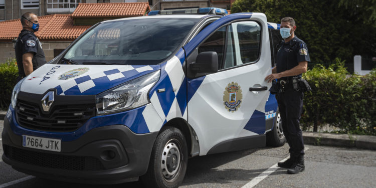 Detenido en Vigo tras caerse al suelo con la moto de un repartidor al que atacó con un palo