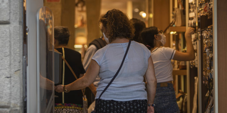 Publicados los domingos y festivos en los que las grandes superficies de Galicia podrán abrir en 2021