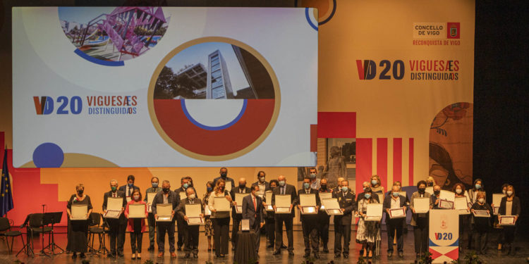 Vigo entrega su Medalla de Oro al colectivo sanitario por su labor en la crisis sanitaria