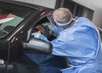 El área sanitaria de Vigo duplica los nuevos contagios de Covid-19 del día anterior y eleva la alerta en Cangas