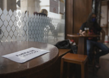 Sanidade confina perimetralmente Vigo y limita las reuniones a personas convivientes