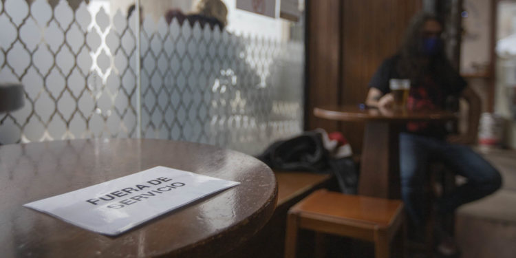 Sanidade confina perimetralmente Vigo y limita las reuniones a personas convivientes