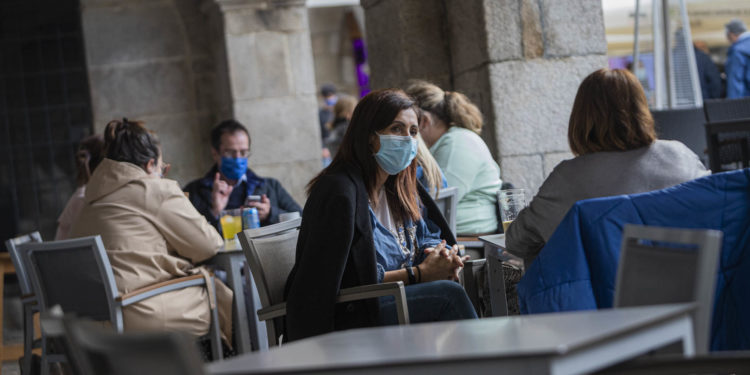 La patronal local pide a la Xunta retrasar el toque de queda a la medianoche